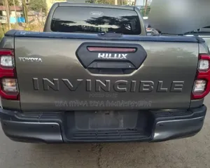 Toyota Hilux 2023 Teal