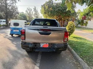 Toyota Hilux 2019 Gray