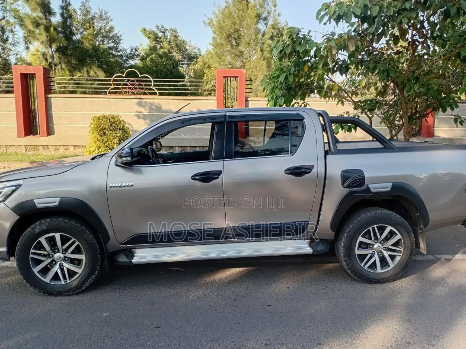 Toyota Hilux 2019 Gray