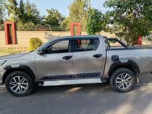 Toyota Hilux 2019 Gray