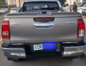 Toyota Hilux 2016 Silver