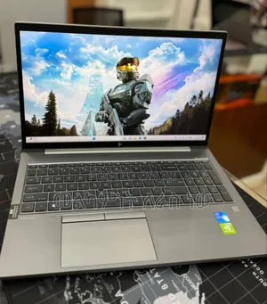 New Laptop HP ZBook Firefly G8 32GB Intel Core I7 SSD 512GB