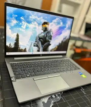 New Laptop HP ZBook Firefly G8 32GB Intel Core I7 SSD 512GB