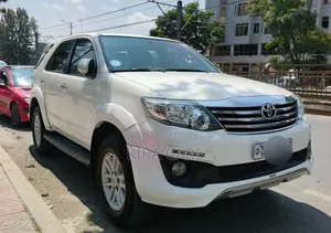Photo - Toyota Fortuner 2014 White