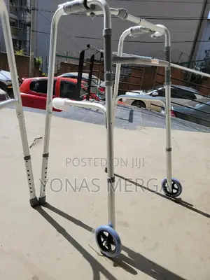 Photo - Walker for Broken፤瓶a Two-Wheeled Walker翻፰requires Better Balance