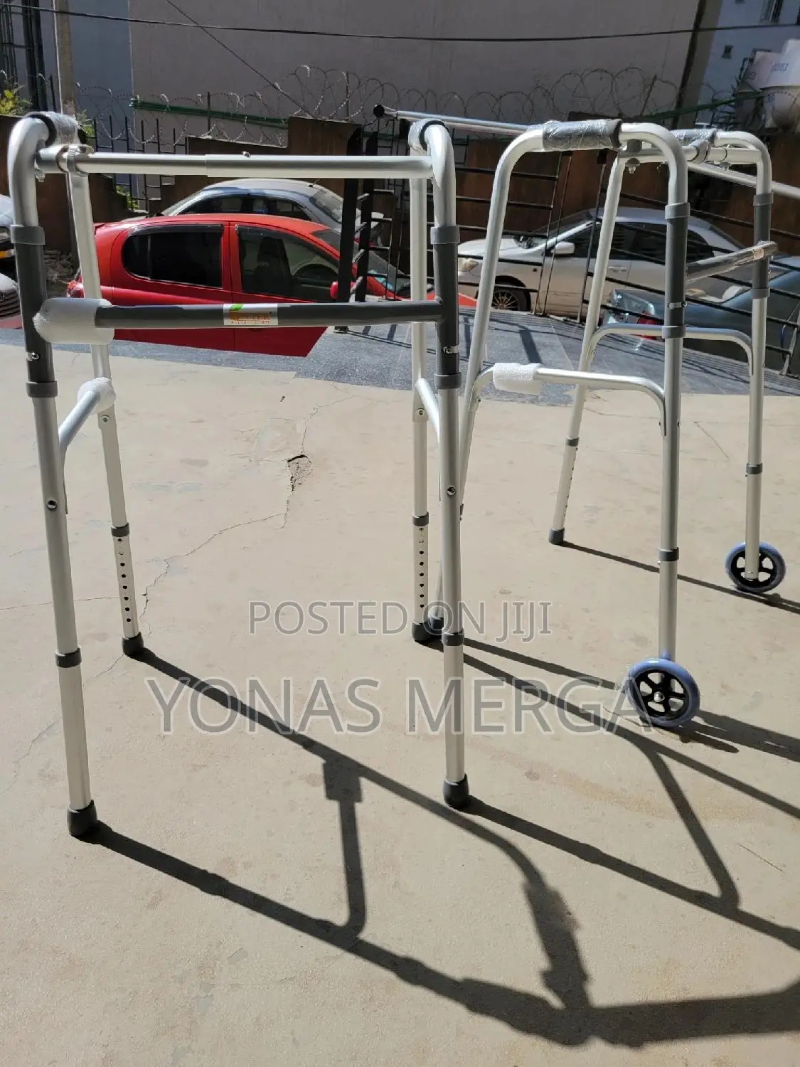 Walker//Balance to Walk Independently崖一function: The Folding Mechanism