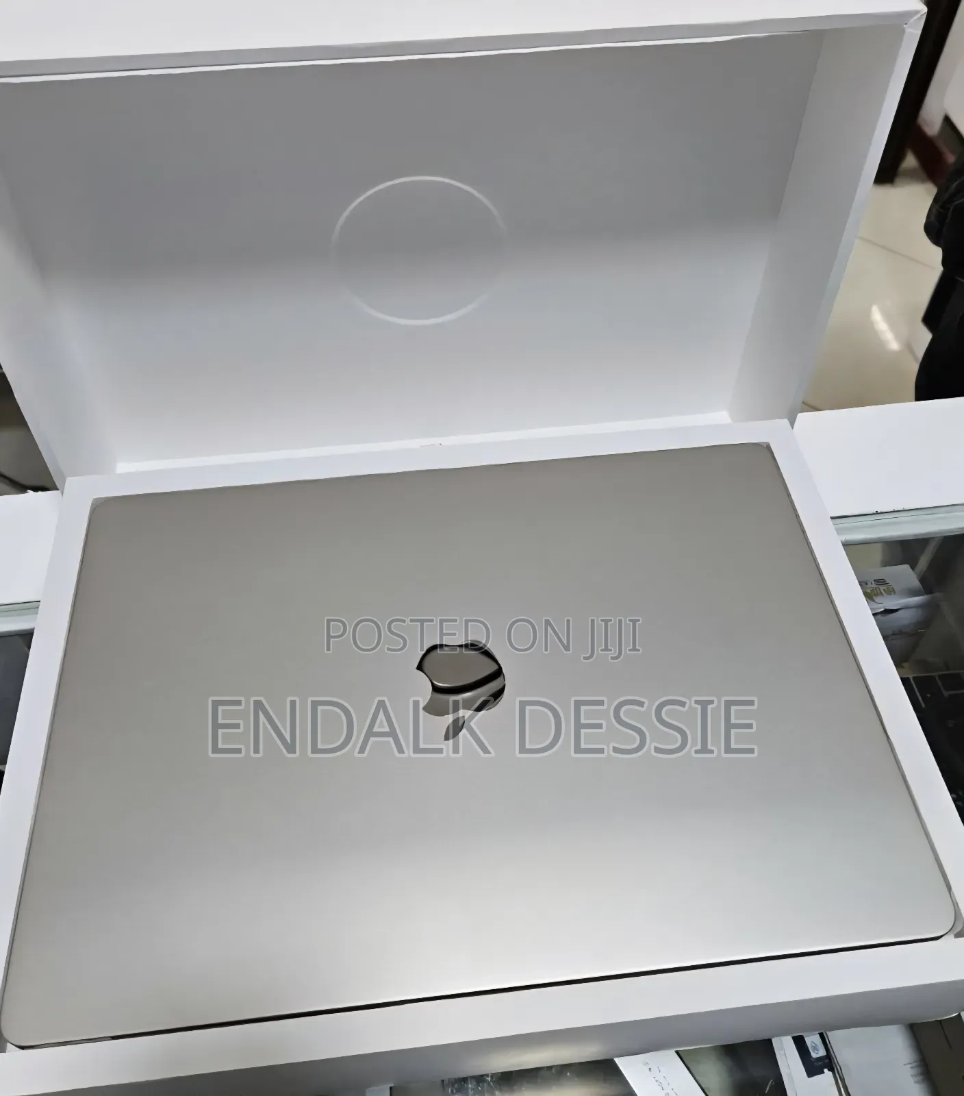 New Laptop Apple MacBook Air 2023 M2 8GB Apple M2 SSD 256GB