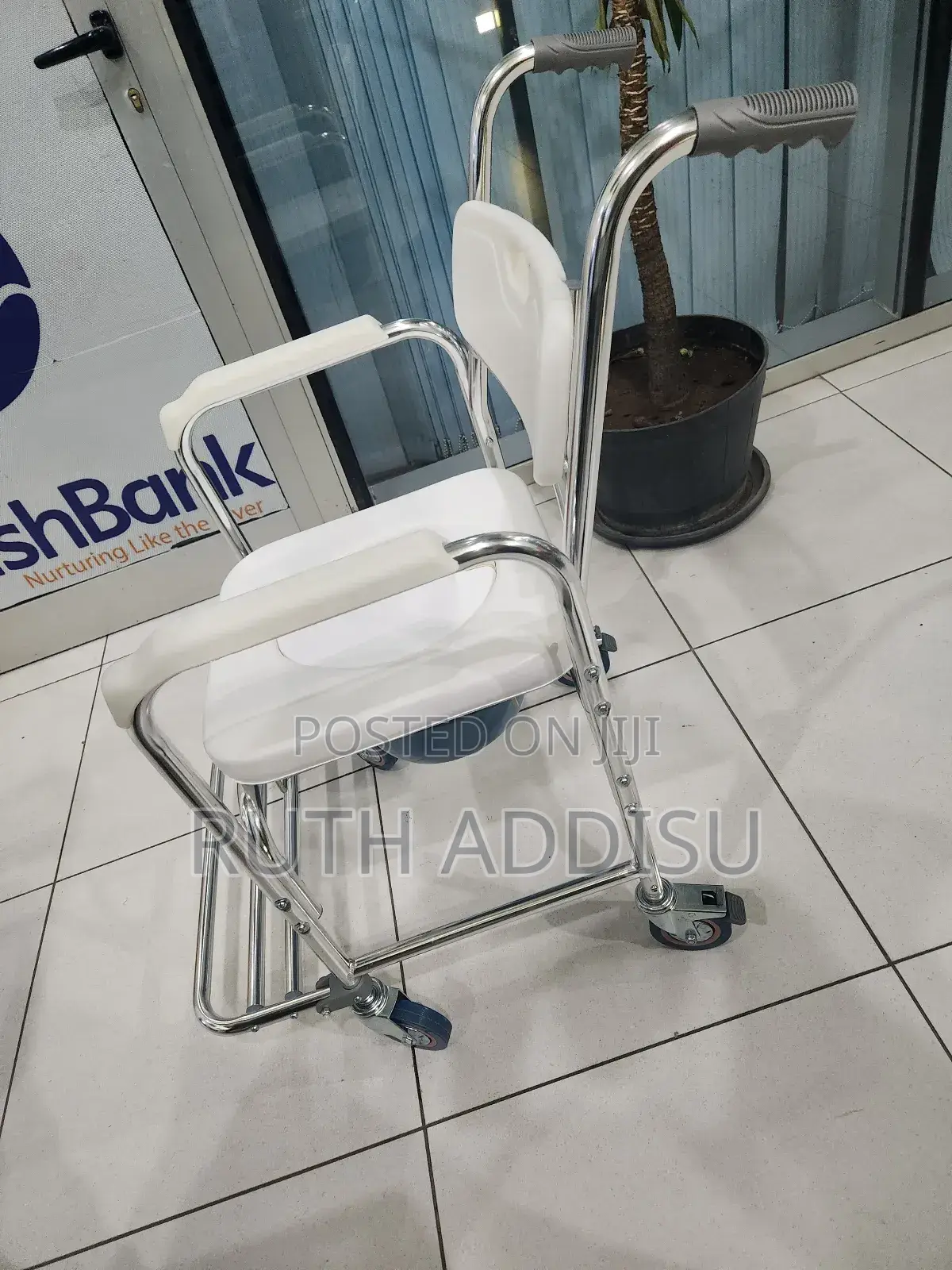 Ommode Wheelchair輕易toilet Seat Very New Wheelchair考生commode Wheelchair