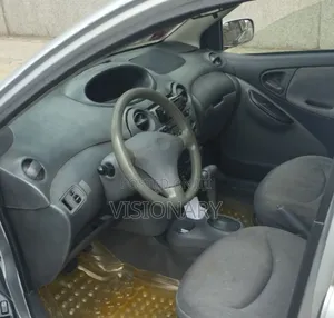 Toyota Vitz 2001 Silver