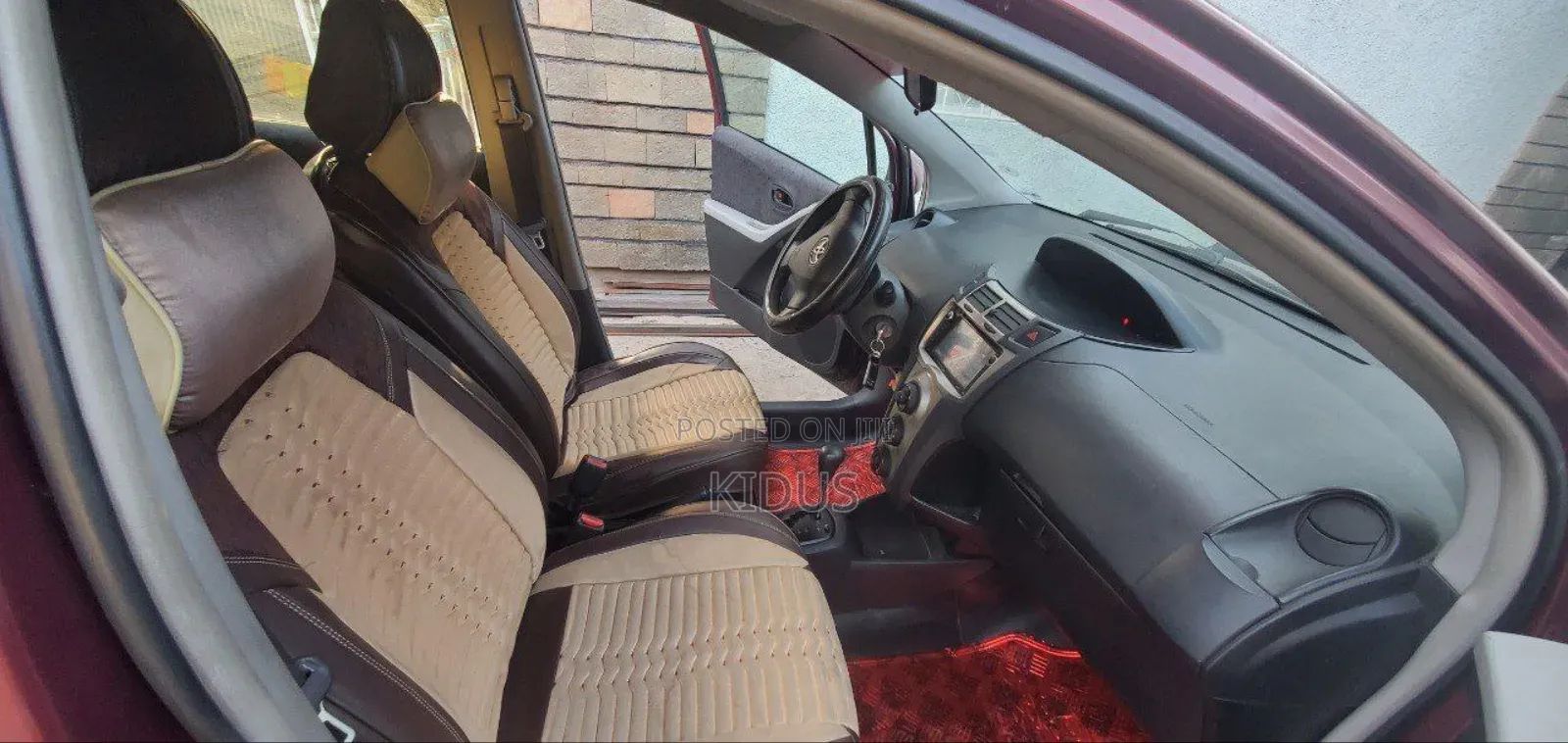 Toyota Yaris 2010 Burgundy