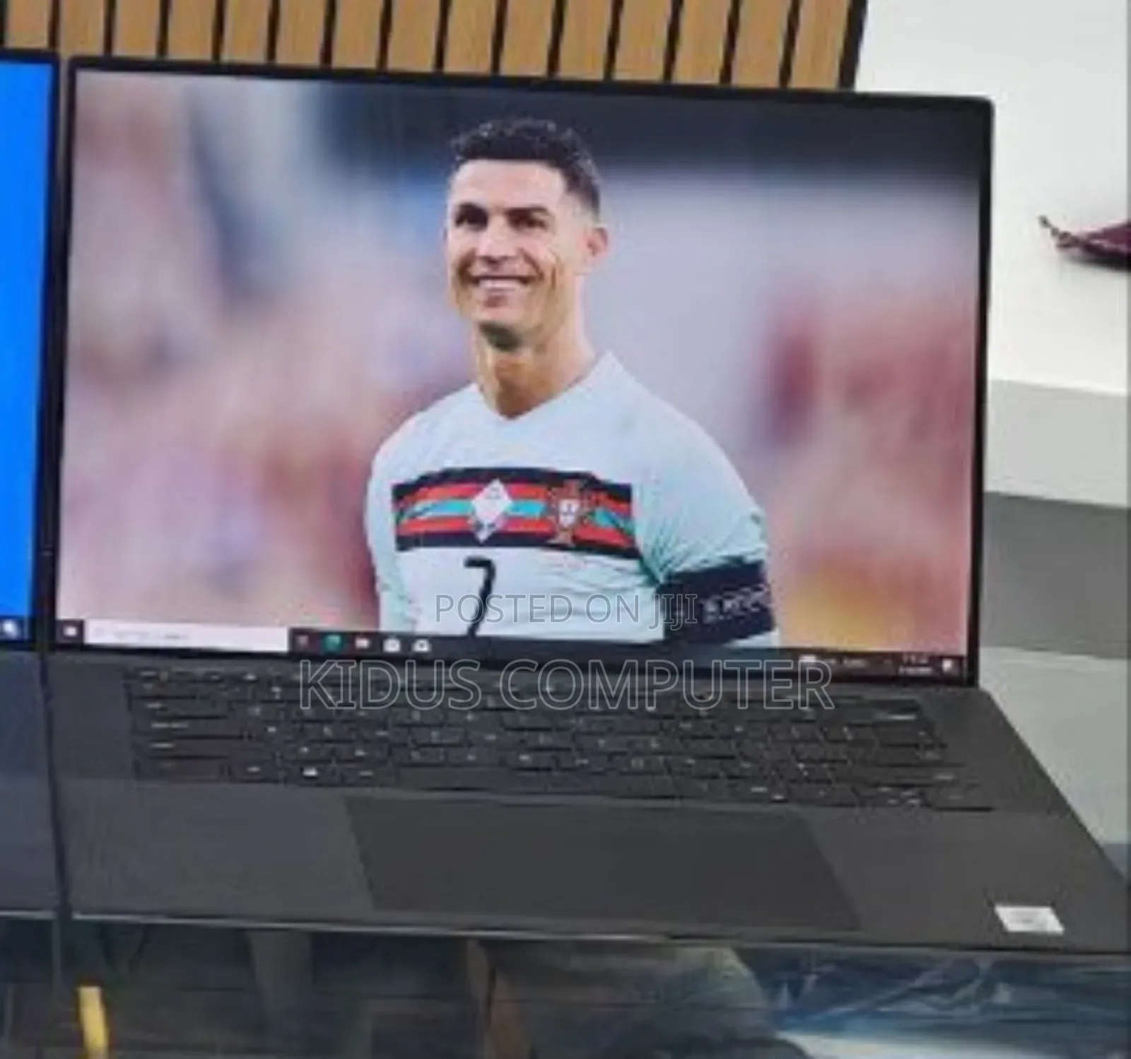 New Laptop Dell Precision 5540 16GB Intel Core I7 SSD 512GB