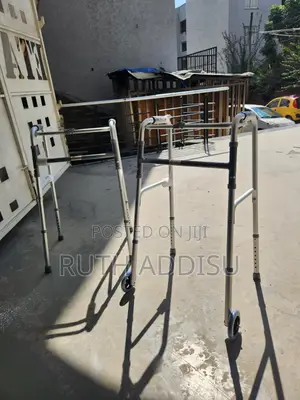 Walker Foldable Brand New鳵的walking Aid Medical腔裏almunium Walker考試walkr