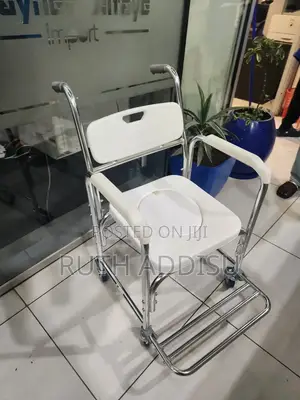 Photo - Commode Wheelchair癲馬commode Wheelchair截稿commode Wheelchair老人wheelchair