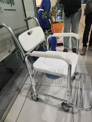Photo - Commode Wheelchair鳵你toilet Wheelchair傳出commode Wheelchair做出wheelchair