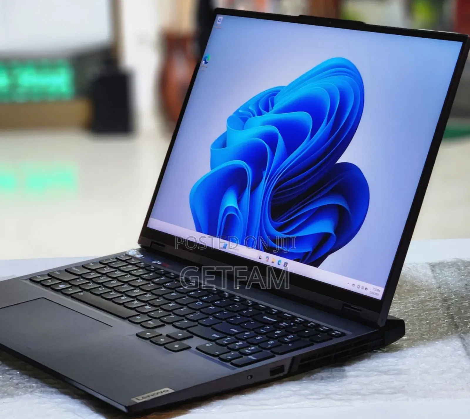 New Laptop Lenovo Legion 5 16GB AMD Ryzen 7 SSD 1T