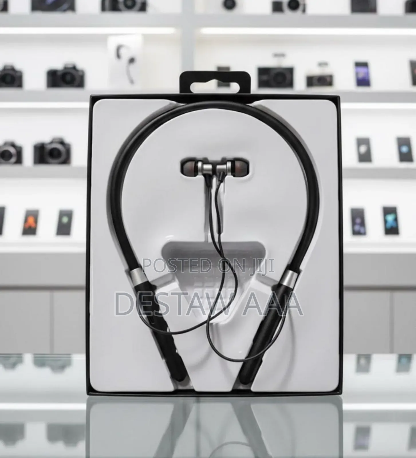  Wireless Bluetooth
 Heavy Base
 Hifi Sound