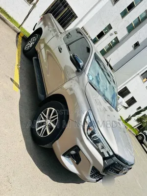 Toyota Hilux 2020 Gray