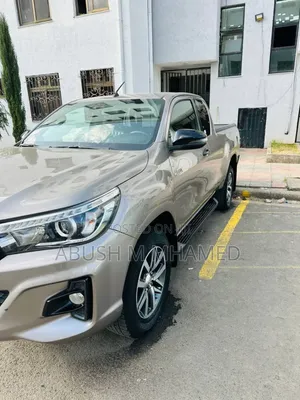 Toyota Hilux 2020 Gray