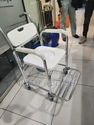 Photo - Commode Wheelchair較高wheelchair做好wheelchair麻煩wheelchair輕輕commoe Medical