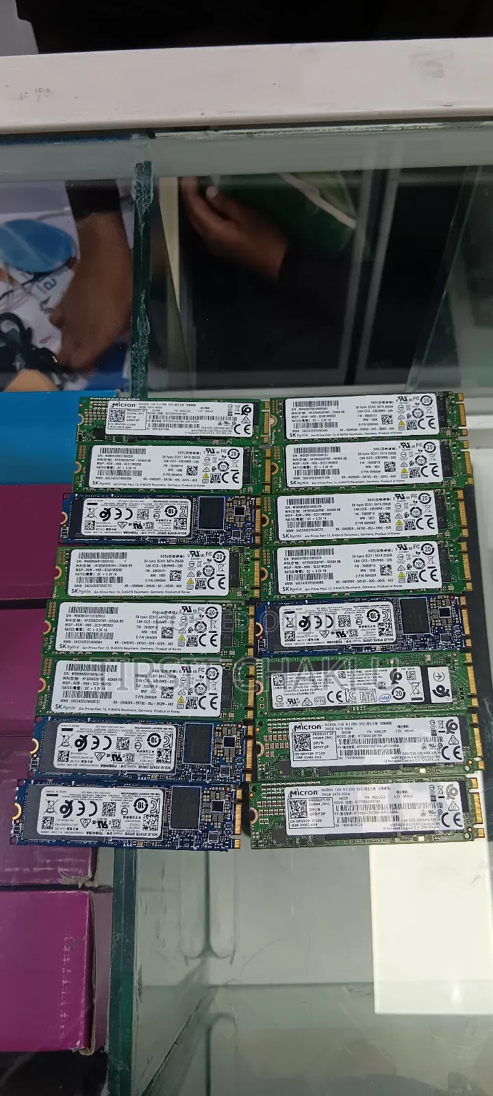 256gb SSD (Solid State Drive)