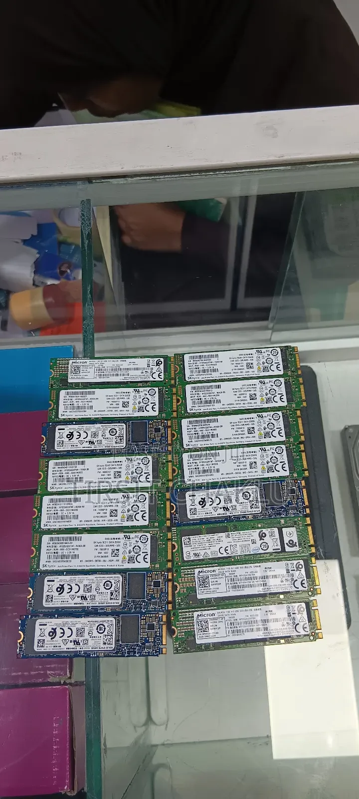 256gb SSD (Solid State Drive)