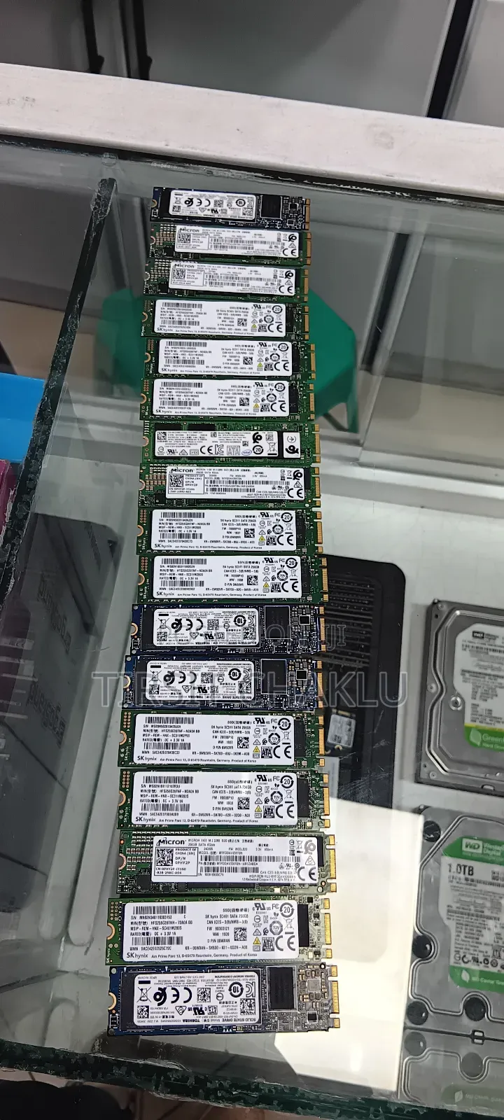 256gb SSD (Solid State Drive)