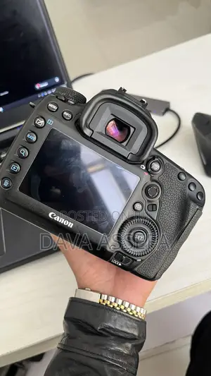 Canon Mark 4 With 24–105mm F4 Lens