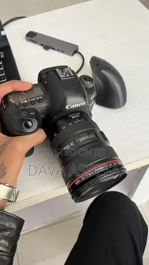 Canon Mark 4 With 24–105mm F4 Lens