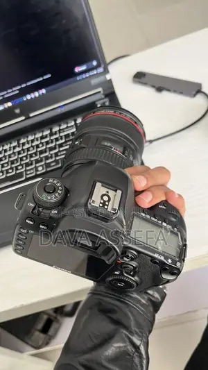 Canon Mark 4 With 24–105mm F4 Lens