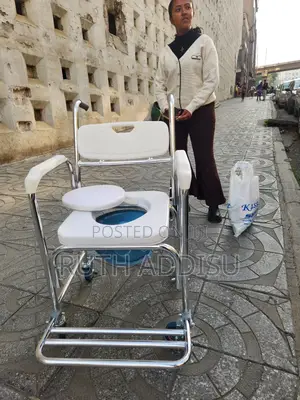 Photo - Wheelchair輕易commode Wheelchair輕微wheelchair簾你wheelchair埠以wheelchair New