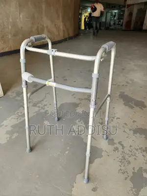 Photo - Foldable Waker軍方medical Walker㜣了almunium Walker麵包walker膽小walking Aid