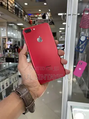 Photo - Apple iPhone 7 Plus 128 GB Red