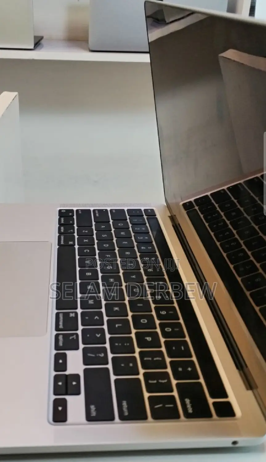 New Laptop Apple MacBook Pro 2020 M1 16GB Apple M1 SSD 512GB