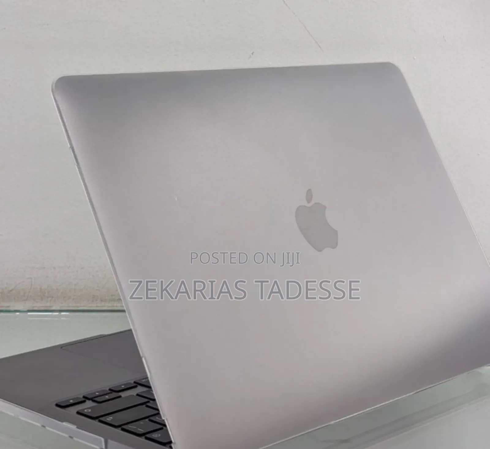 New Laptop Apple MacBook Pro 2022 M2 8GB Apple M2 SSD 256GB