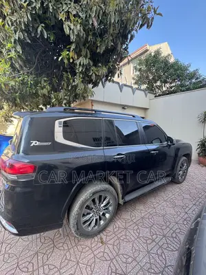 Toyota Land Cruiser LC300 2023 Black