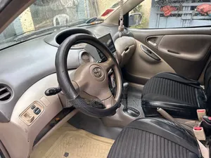 Toyota Platz 2004 Silver