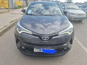 Photo - Toyota C-HR Limited FWD 2020 Gray