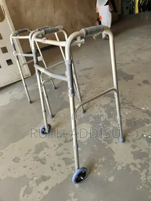 Photo - Foldable Walker胺調brand New Medical Walker朱雀almunium Walker輕易walking Ai