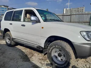 Toyota Land Cruiser 2000 White
