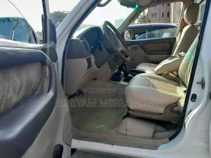 Toyota Land Cruiser 2000 White