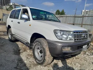Toyota Land Cruiser 2000 White