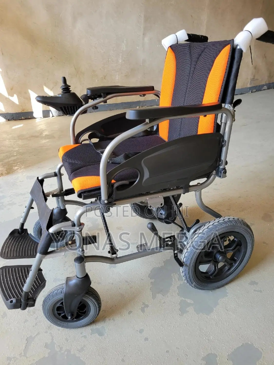 Electrical Wheelchair鄰鄜wheels Provide Stability Maneuverability