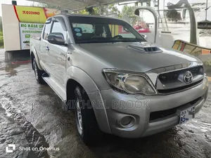 Toyota Hilux 2010 Silver