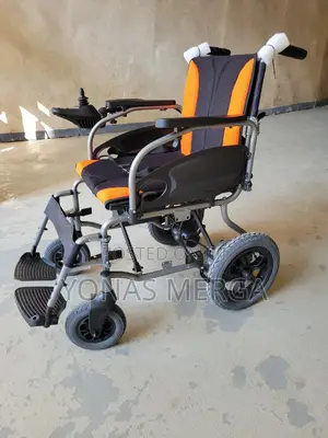 Electric Wheelchair港曰rear Wheels: 12” Pu (250w×2 Brush Motor)