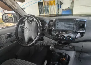 Toyota Hilux 2010 Gray