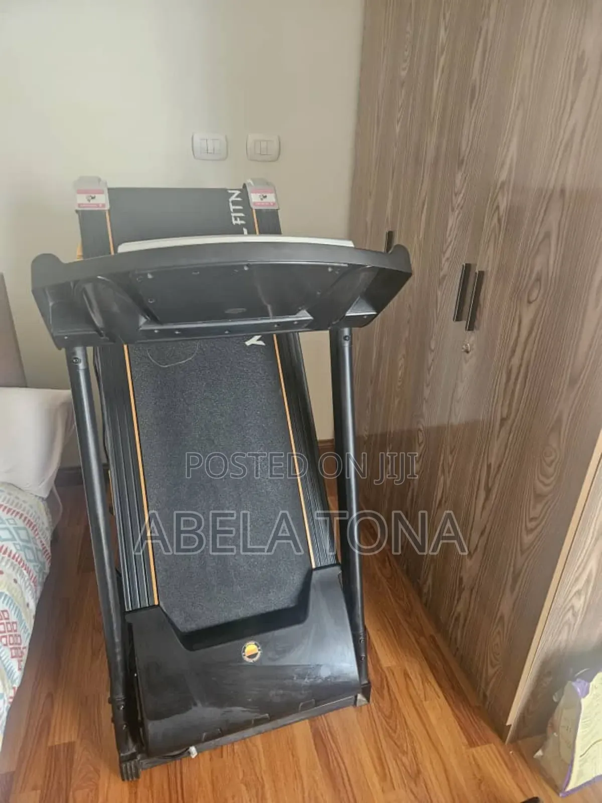 Pre-Programmed Elliptical Trainer and Marshal Treadmill Foldbel