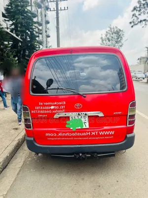 Toyota HiAce 2006 Red