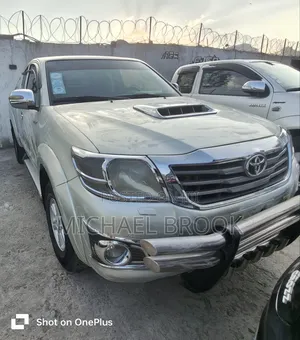 Toyota Hilux 2012 Silver