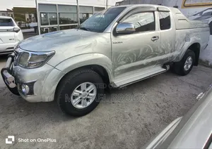 Toyota Hilux 2012 Silver