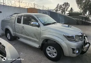 Toyota Hilux 2012 Silver